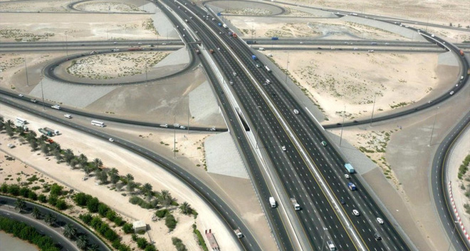 Đường 12 làn của Dubai mất 4 triệu USD/km, dùng 50 năm còn đường Việt Nam mất 20 triệu USD/km, dùng 2 năm