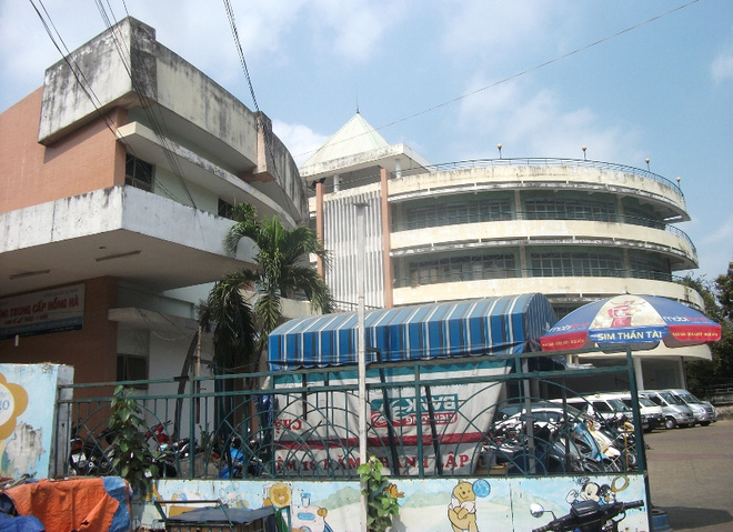 Dự án tỷ đô trên đất vàng TPHCM thành bãi gửi xe, nuôi gà
