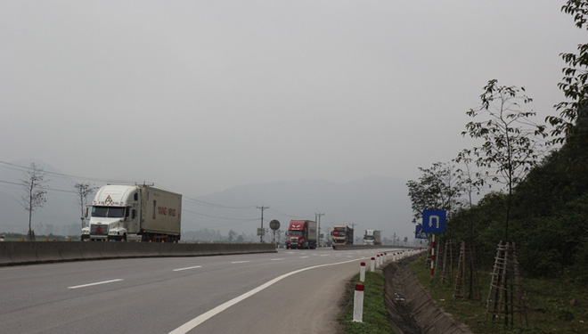 Đường nghìn tỷ không có rào chống lóa