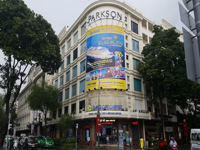 Cận cảnh 5 trung tâm thương mại Parkson ở Sài Gòn: Mua sắm hay hóng mát