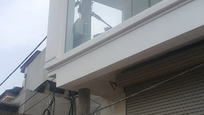 Đề nghị kiểm tra nhà 4 tầng "nuốt” cột điện tại Hà Nội