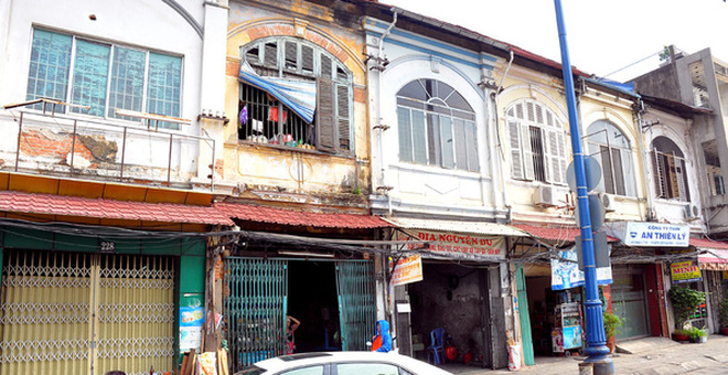 Lo sợ dãy nhà cổ 100 năm tuổi có nguy cơ đổ sập, người Sài Gòn kêu cứu