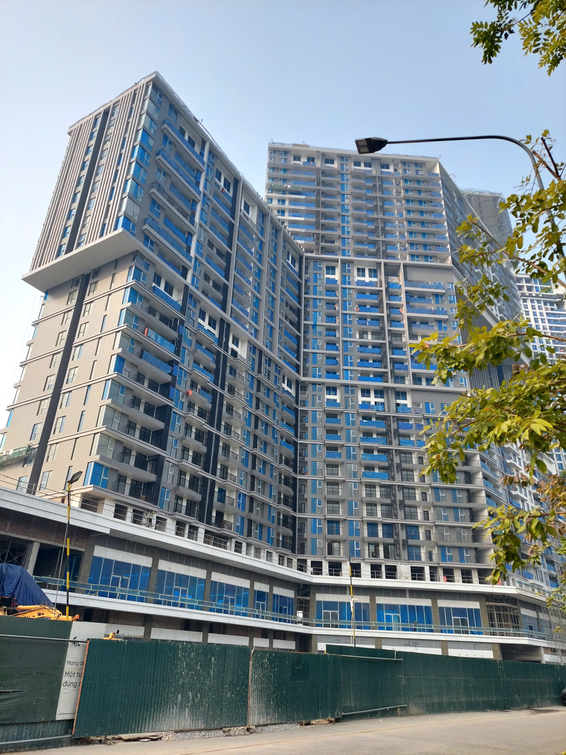 Mặt trước tòa SF1 Sky Forest
